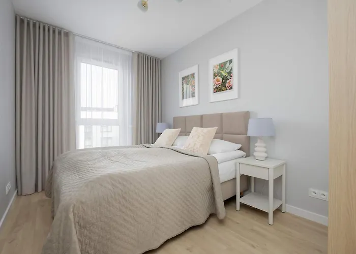 Spacious Apartment With Parking On Grochow By Noclegi Renters