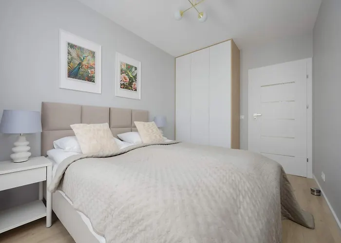 Spacious Apartment With Parking On Grochow By Noclegi Renters